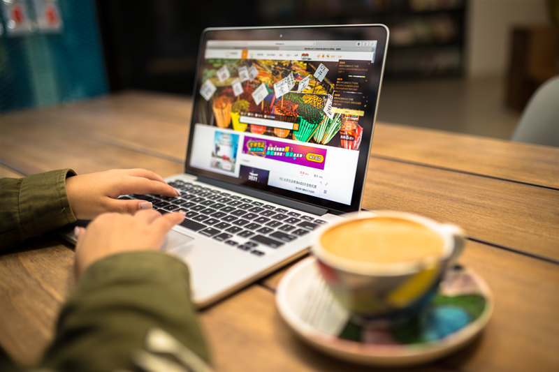 青岛华创春季高考辅导机构为王同学选择了电子商务专业。